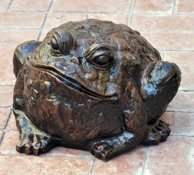discount frog statues
